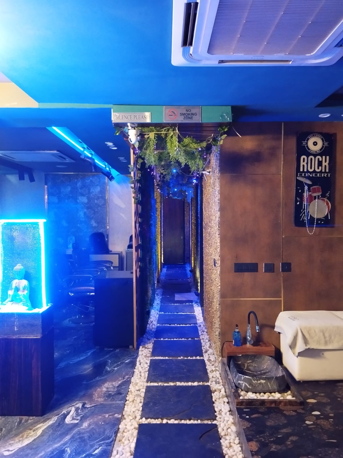 RAASA LUXURY SPA spa area