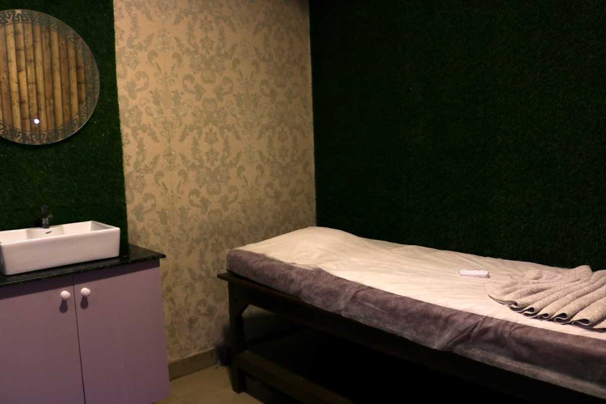 Mantra The Luxury Spa bed area