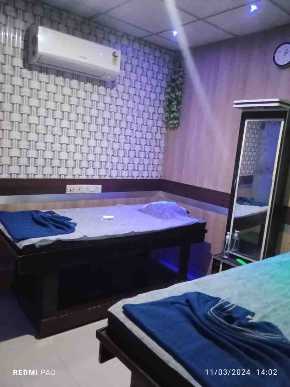 Gold Spa bed area