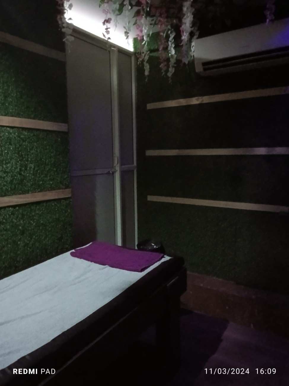 Karisma spa bed area