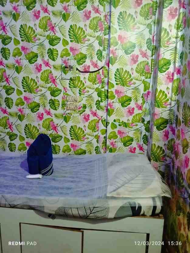 Roy Relax Spa bed area