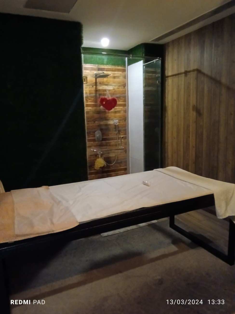 Claro Spa bed area