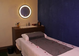 The Bronze luxury Spa bed area