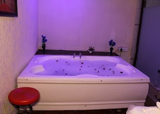 The Bronze luxury Spa bed area