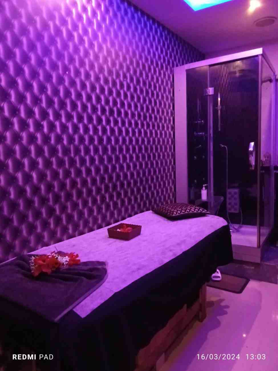 Alizi Spa bed area