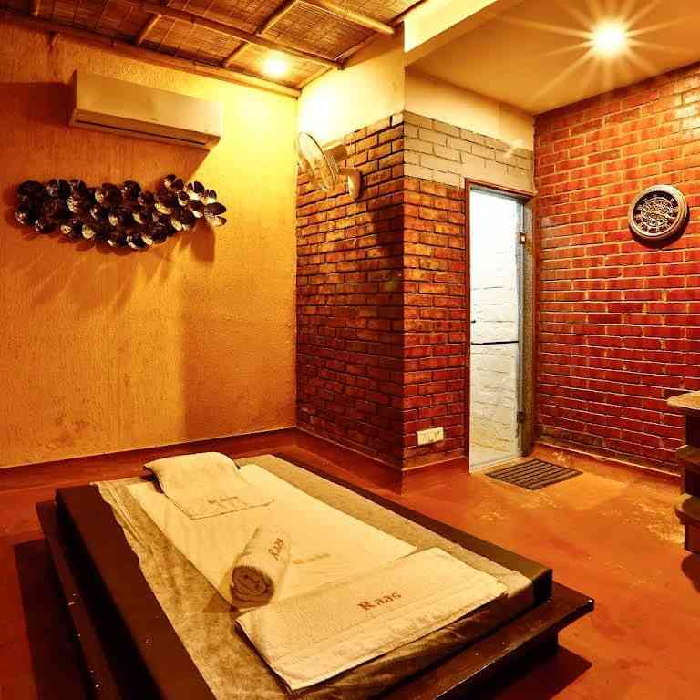 ROSE WELLNESS SPA A REAL LUXURY SPA bed area