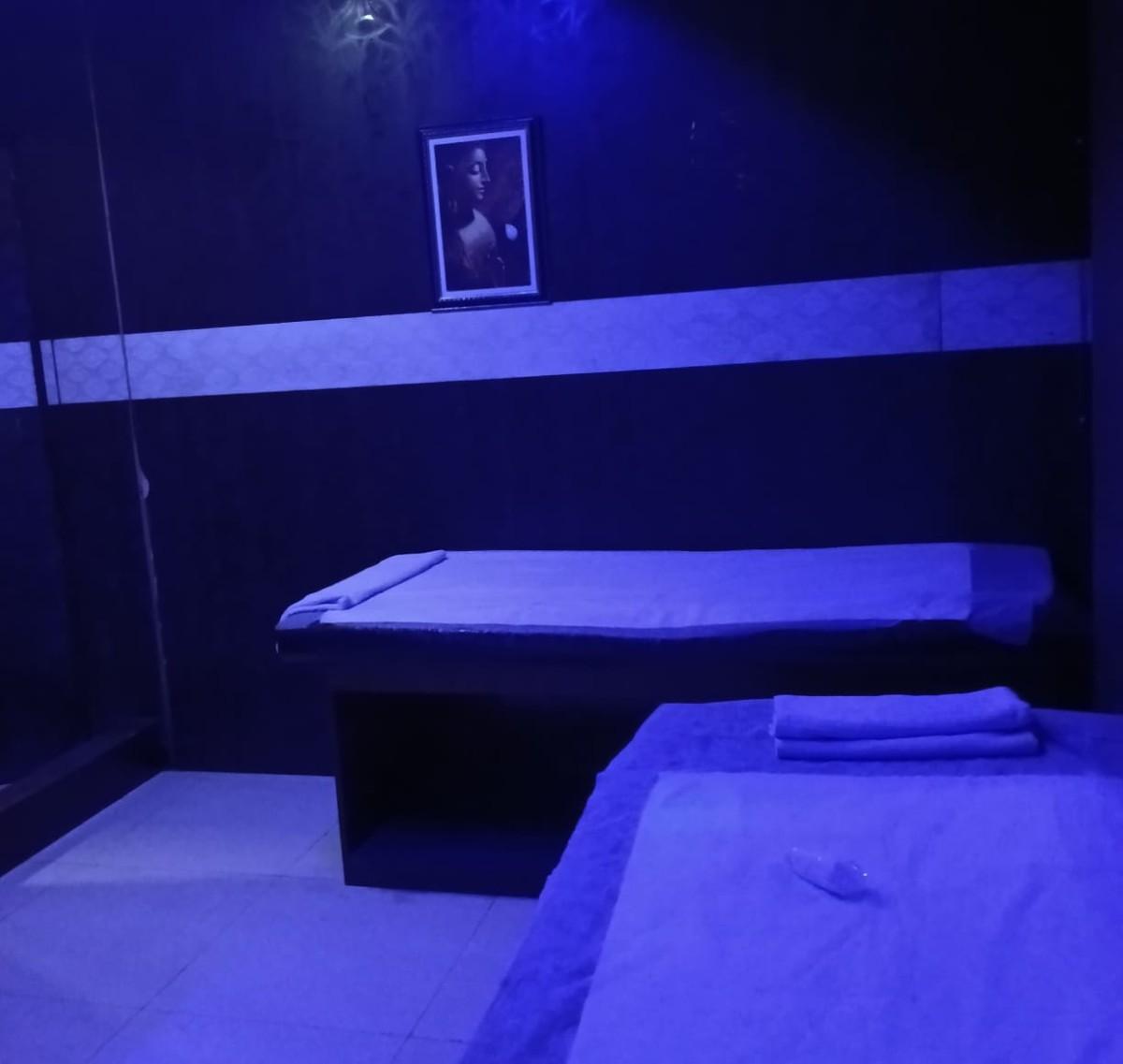 ESSENCE SPA bed area