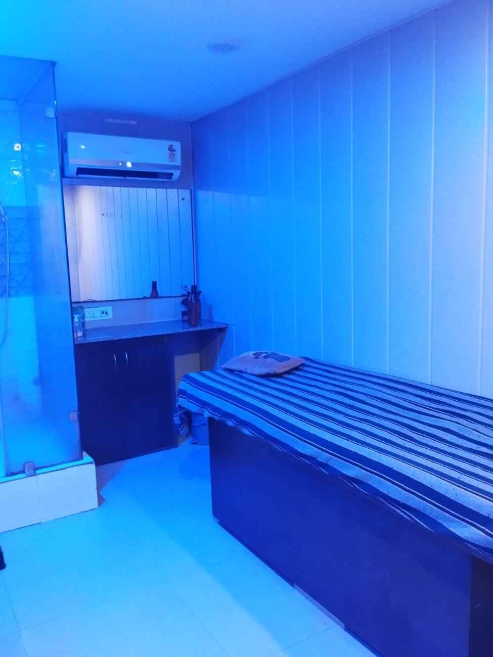 The Legend Wellness Spa bed area