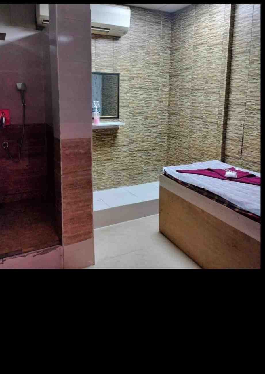 Amaryllis Luxury Spa bed area