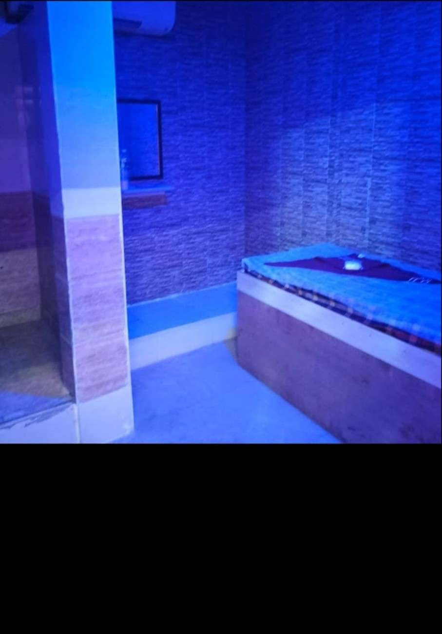 Amaryllis Luxury Spa bed area