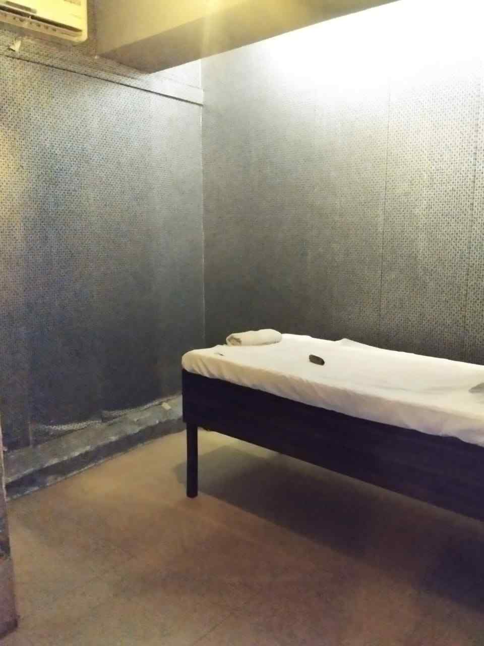 SAWADIKA AYURVEDIC SPA bed area