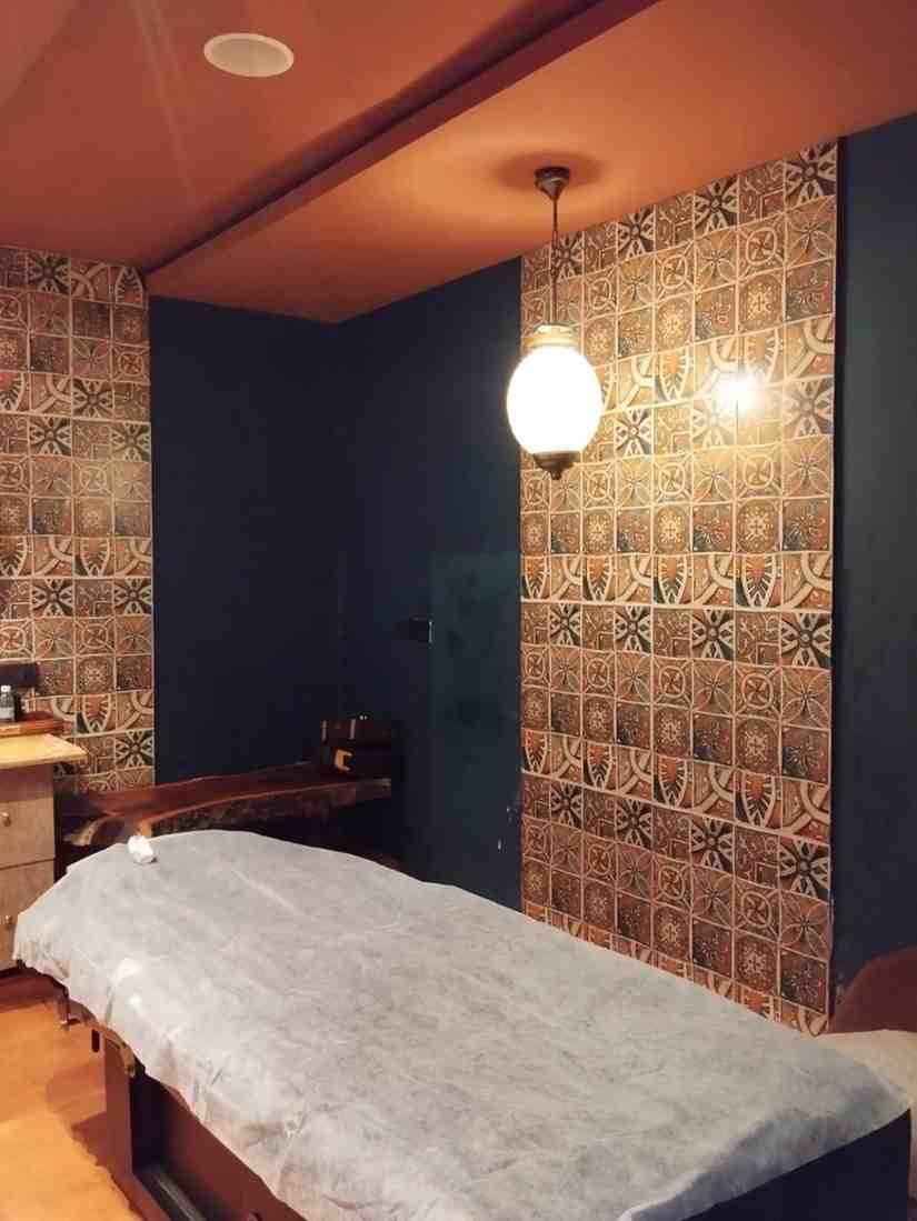RAASA LUXURY SPA bed area