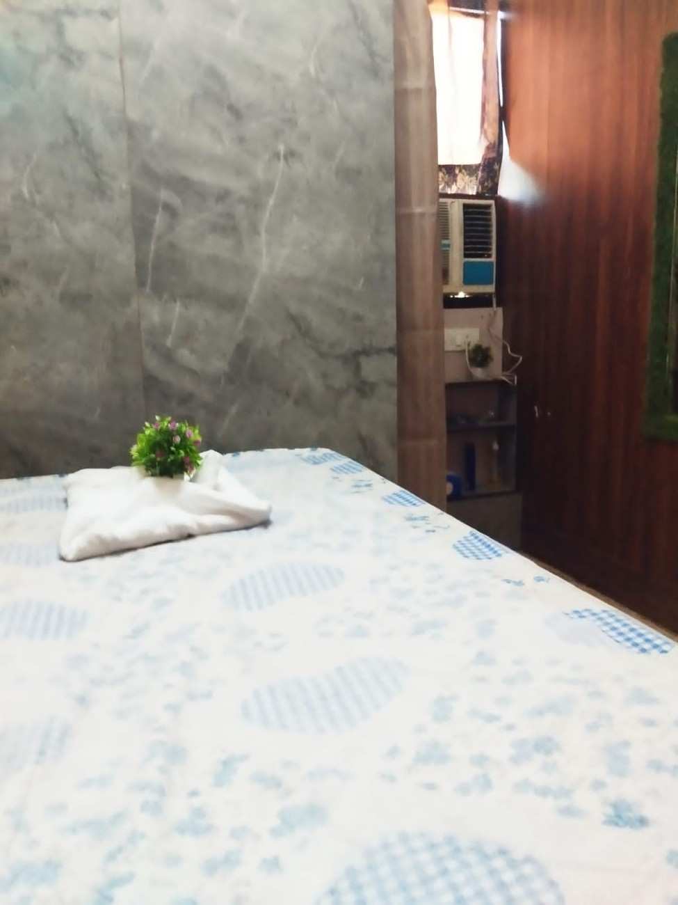 DELHI ROYAL SPA bed area