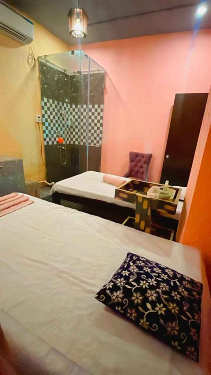 NAWA LUXURY SPA bed area
