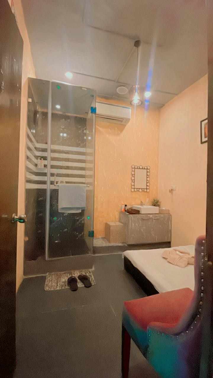 NAWA LUXURY SPA bed area