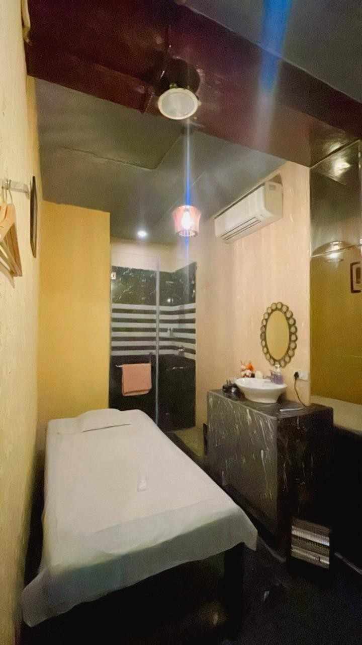 NAWA LUXURY SPA bed area