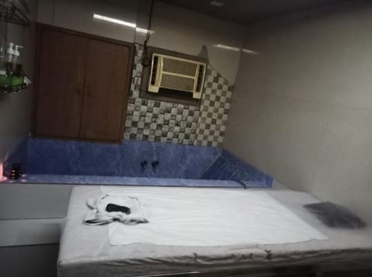 AZA SPA & SALOON bed area
