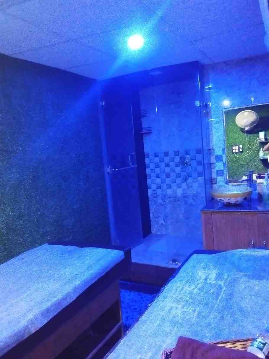 AZA SPA & SALOON bed area