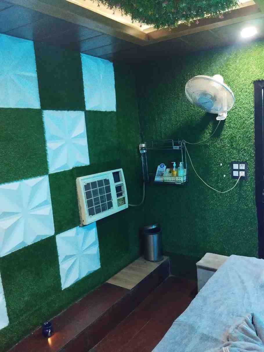 AZA SPA & SALOON bed area