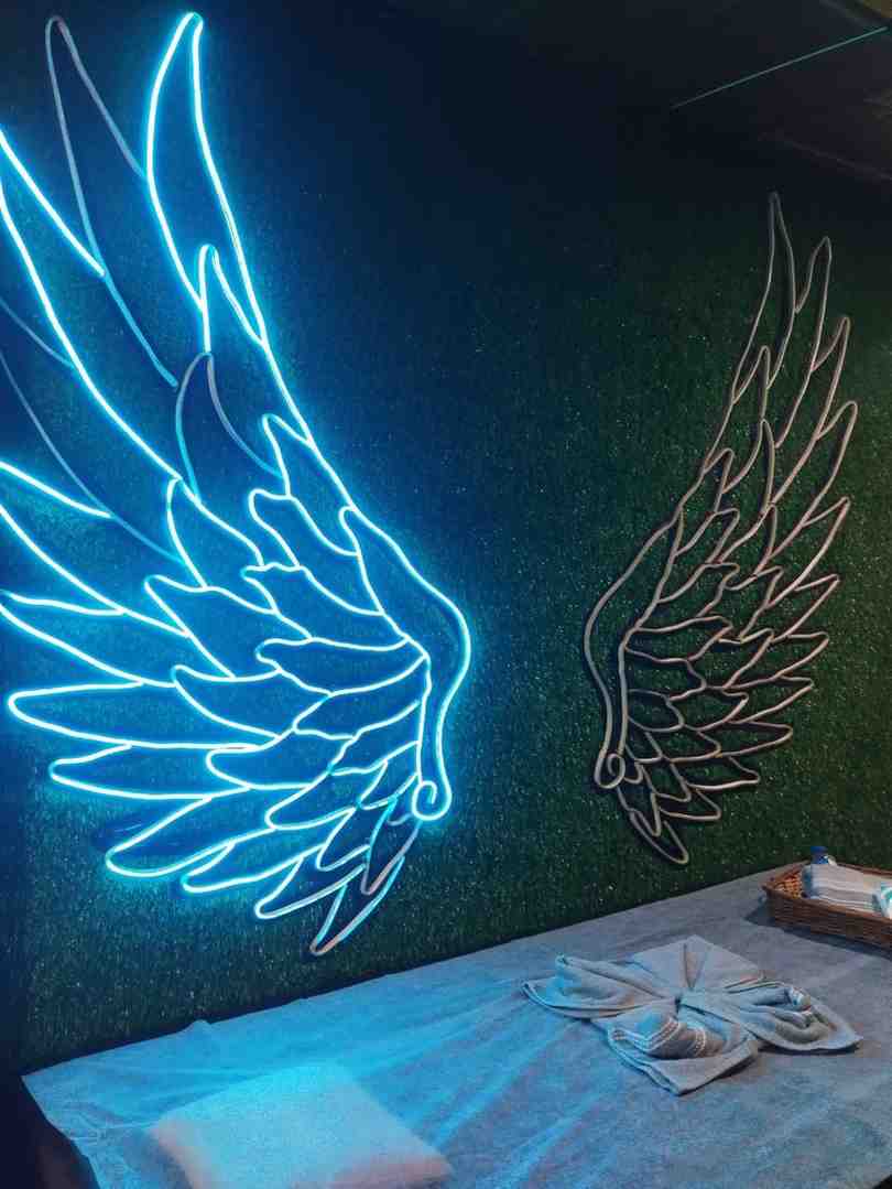 AZA SPA & SALOON bed area