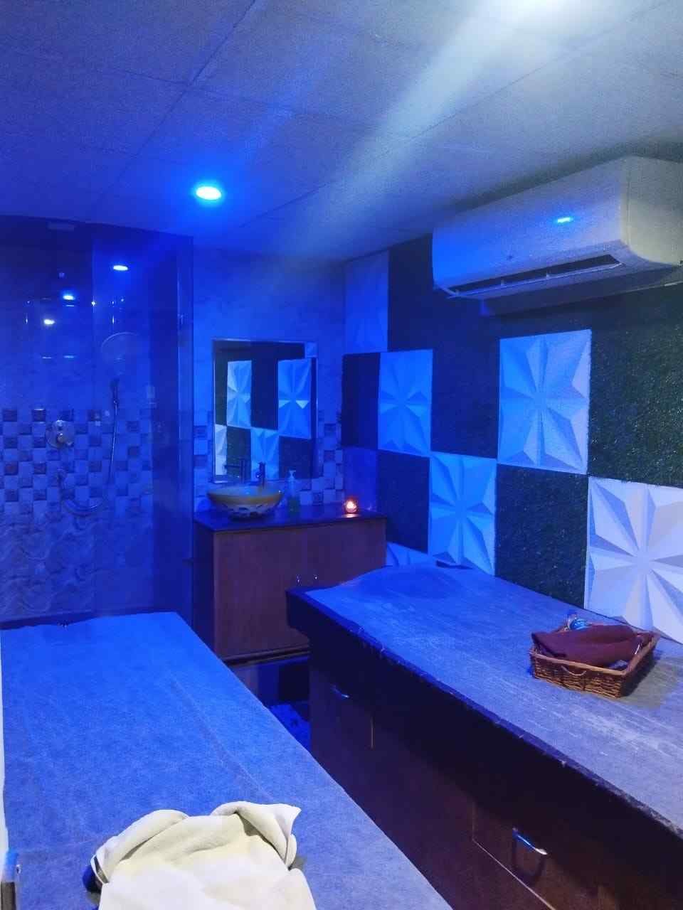 AZA SPA & SALOON bed area