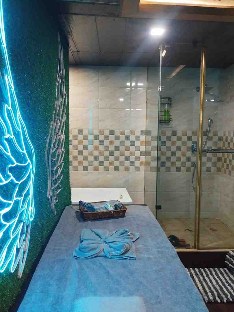 AZA SPA & SALOON bed area