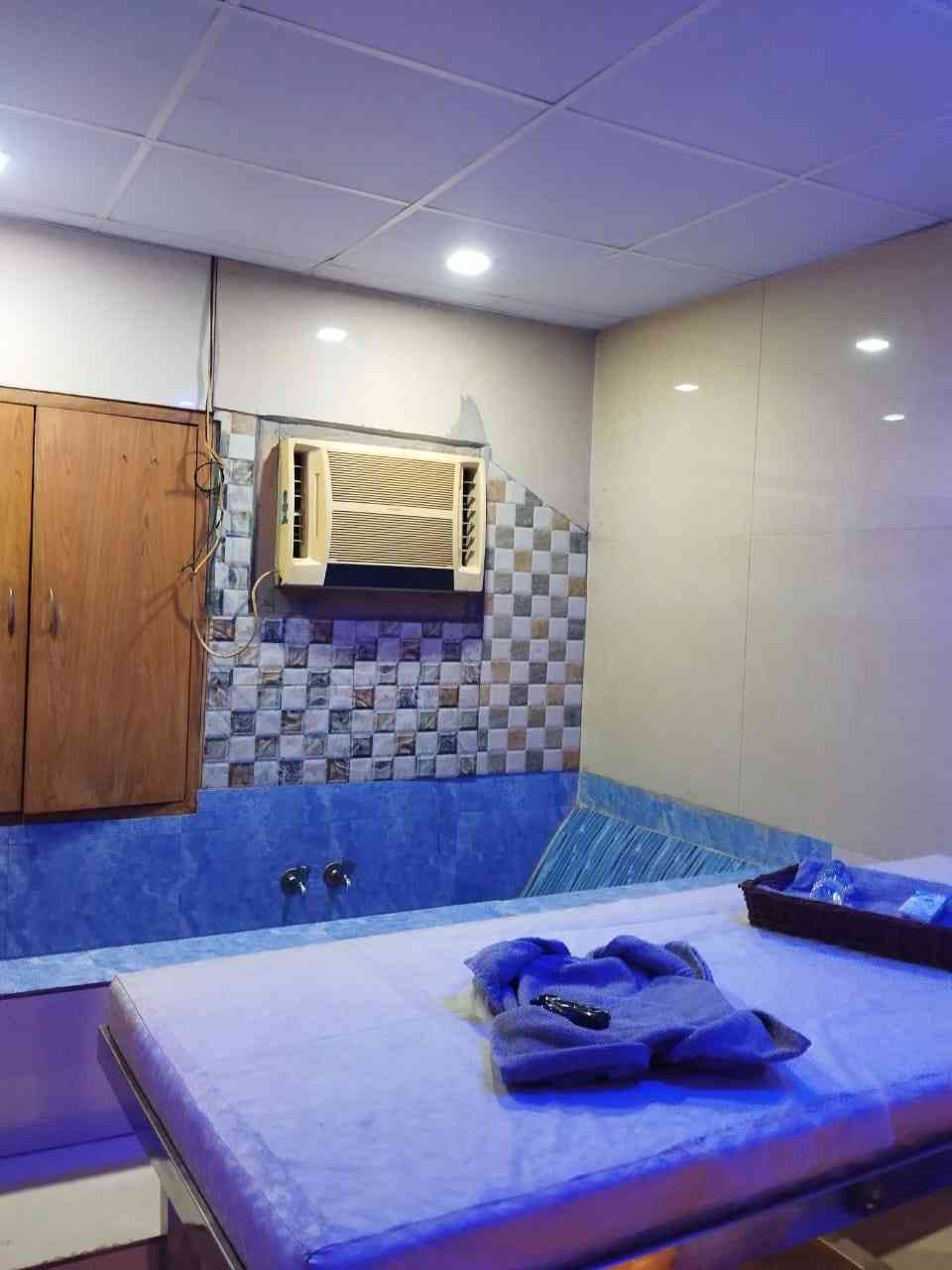 AZA SPA & SALOON bed area
