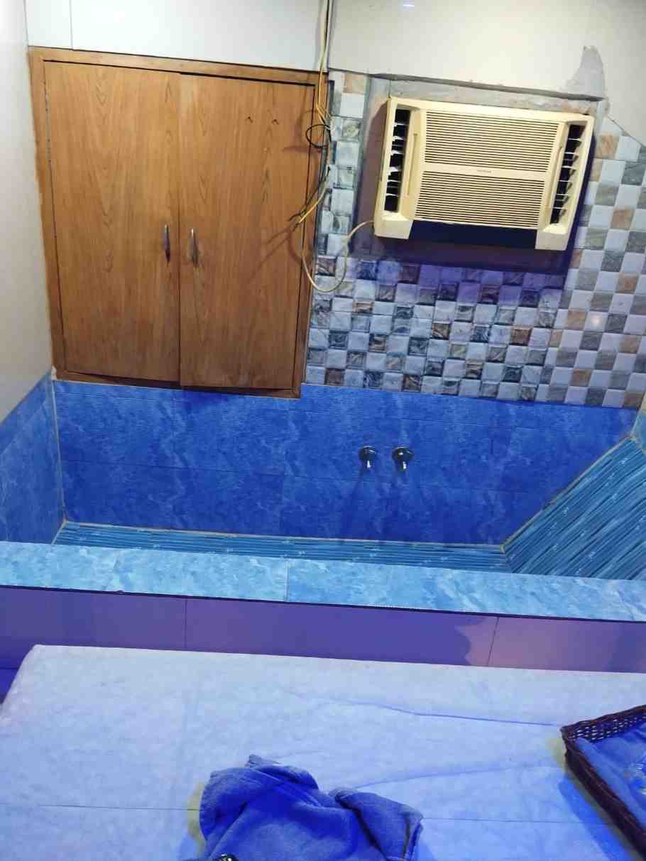 AZA SPA & SALOON bed area