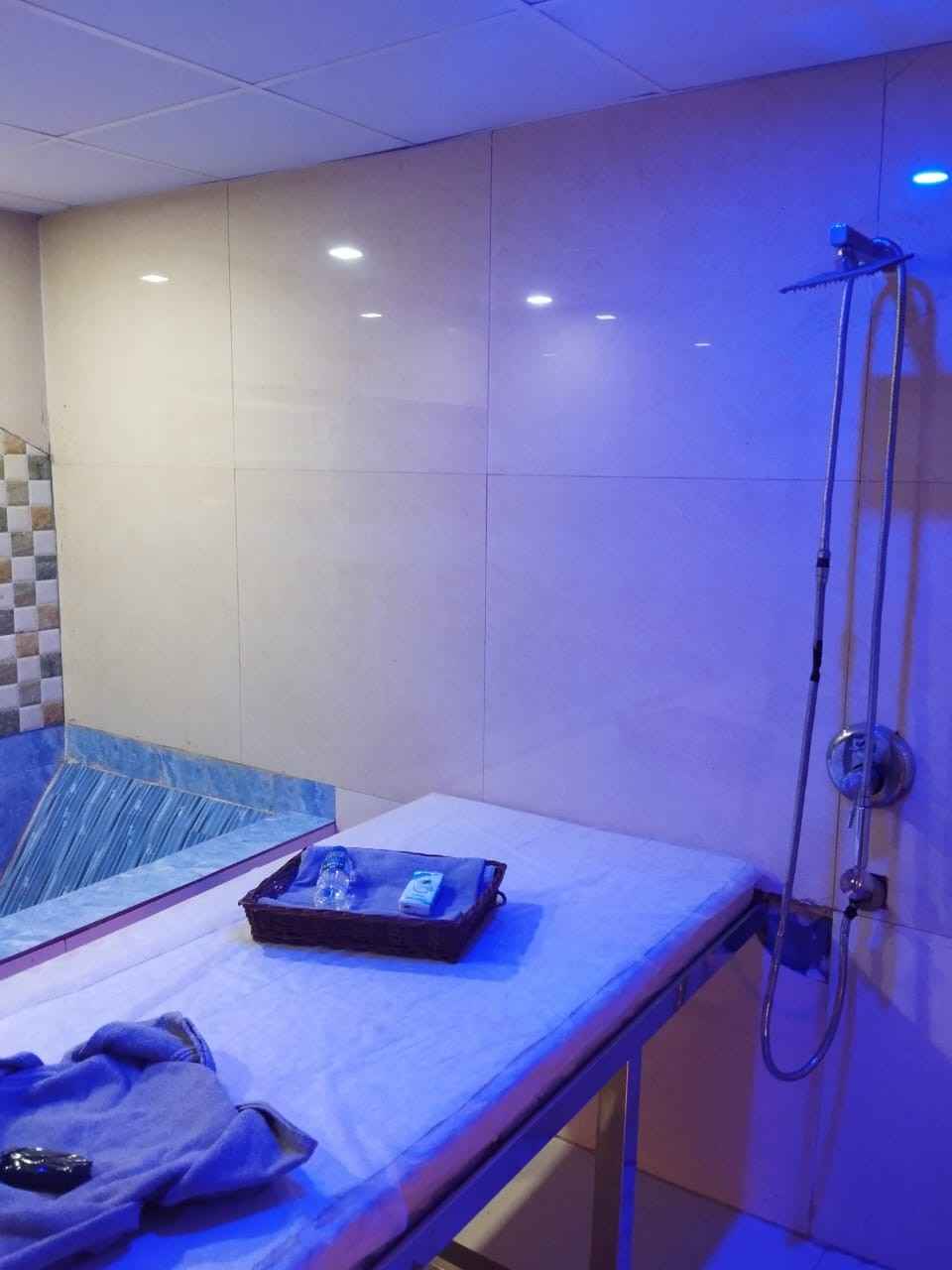 AZA SPA & SALOON bed area