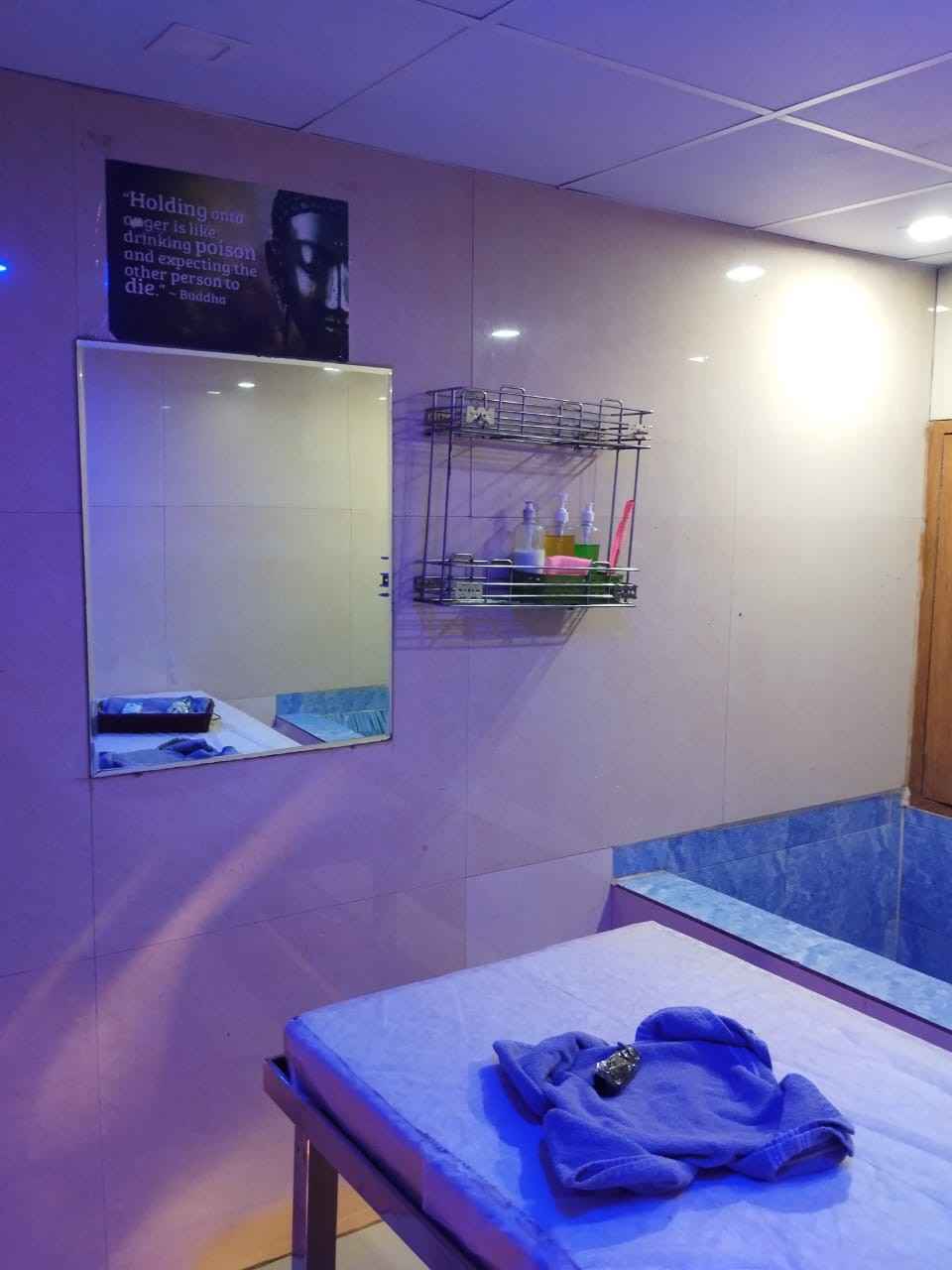 AZA SPA & SALOON bed area