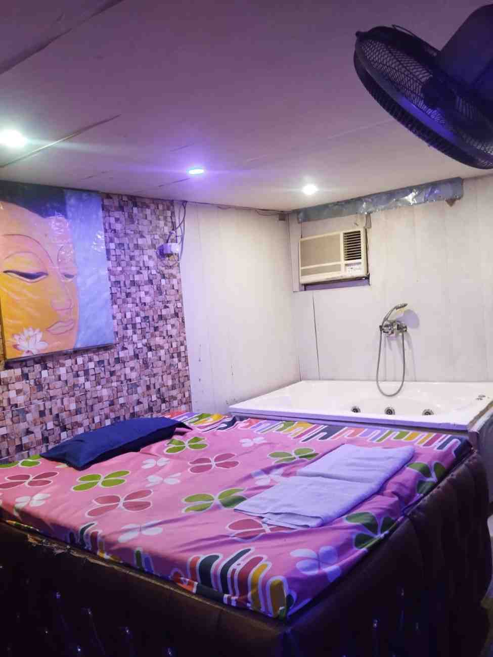 Amazing Spa bed area