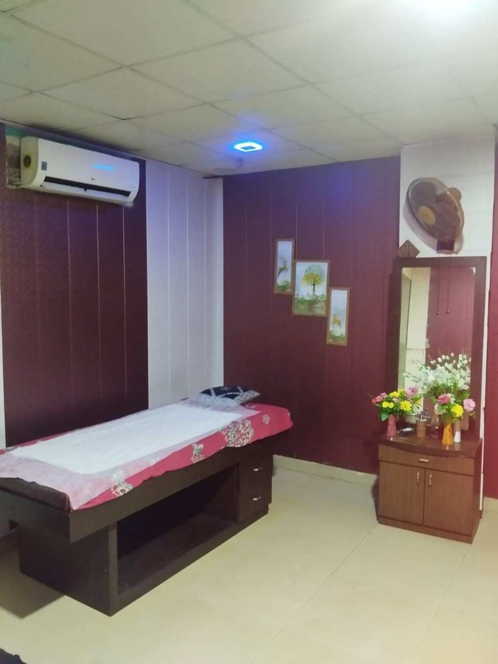 TUXANIE SPA bed area