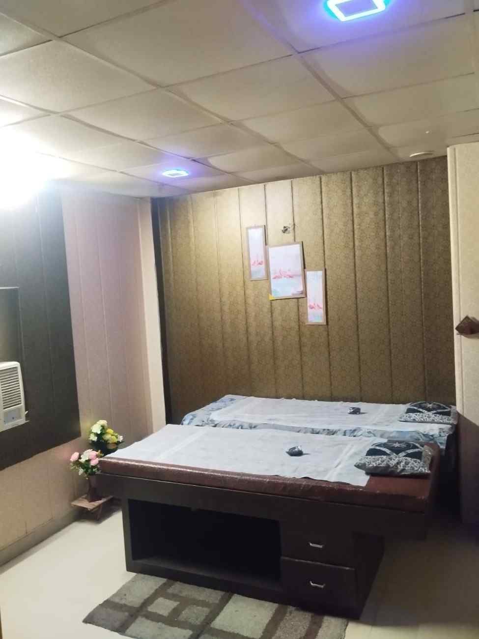 TUXANIE SPA bed area