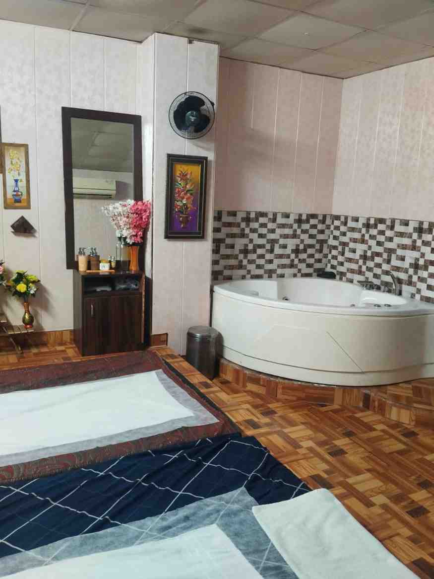 TUXANIE SPA bed area