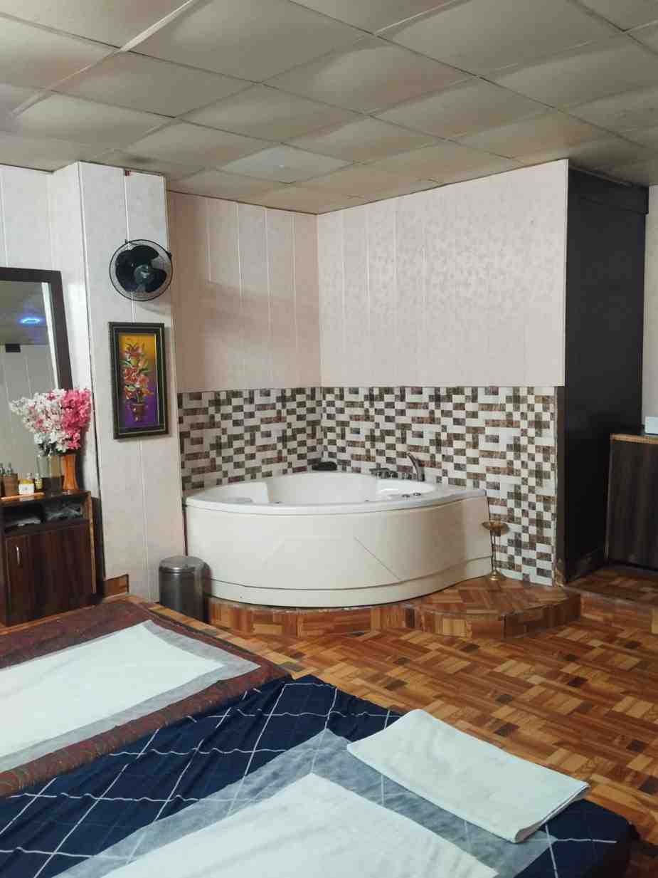 TUXANIE SPA bed area