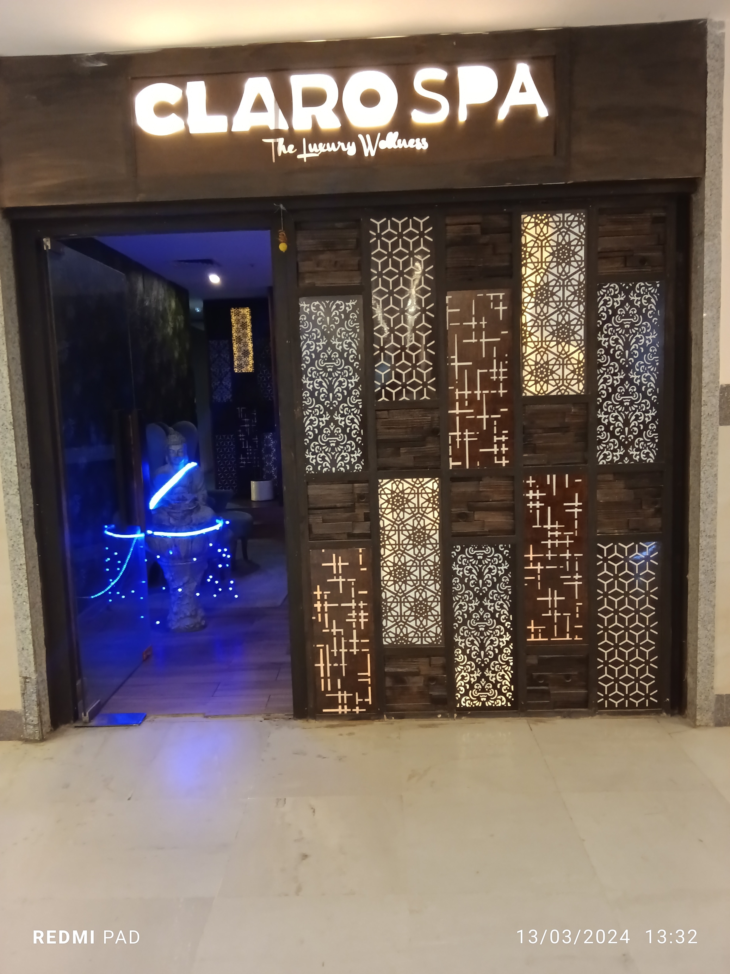 Claro Spa room area
