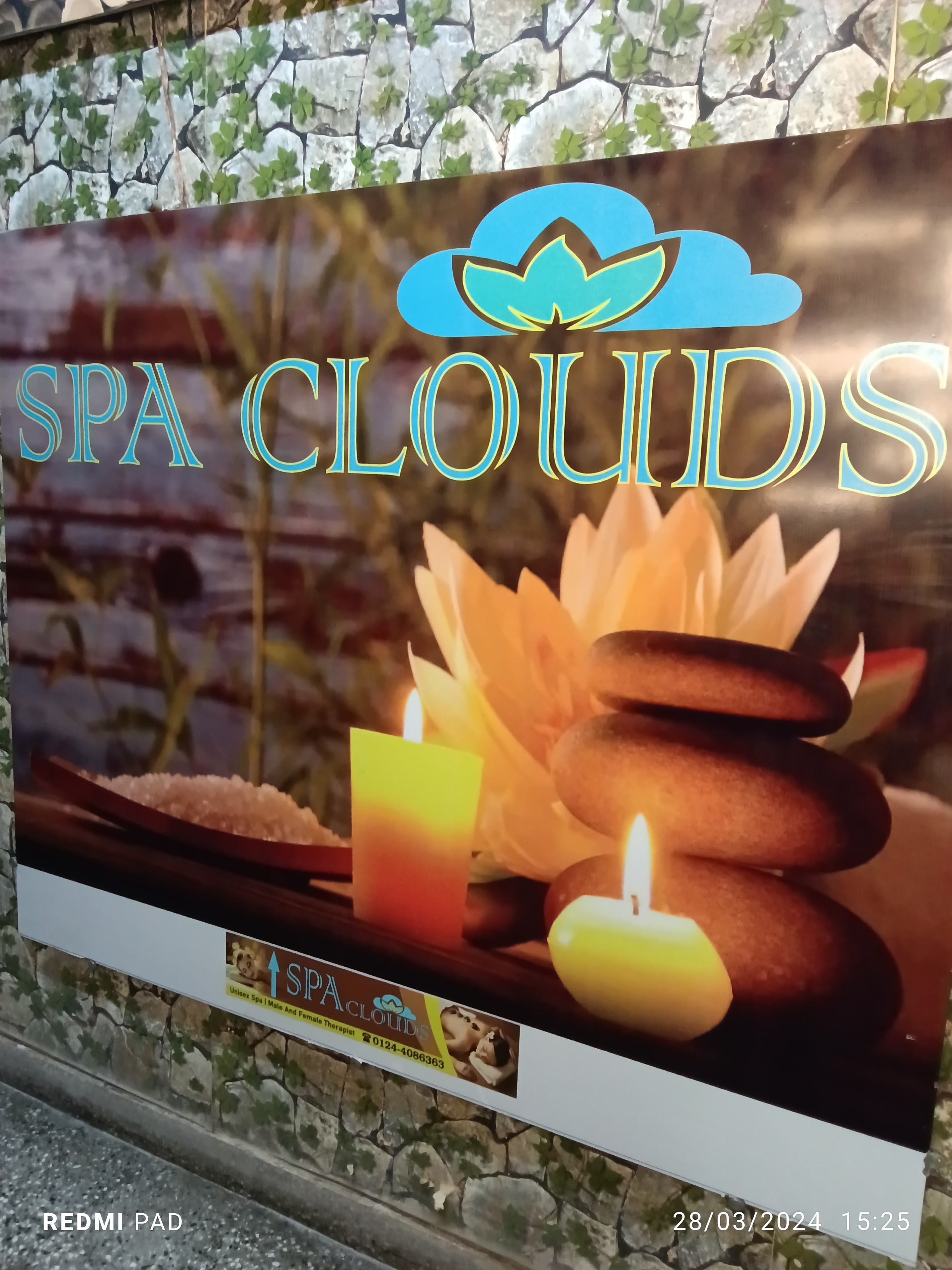 SPA CLOUDS room area