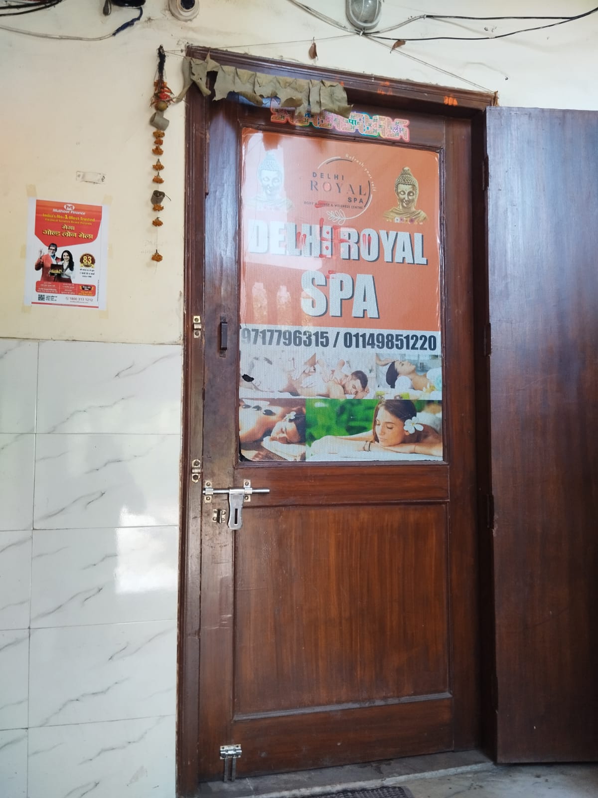 DELHI ROYAL SPA room area