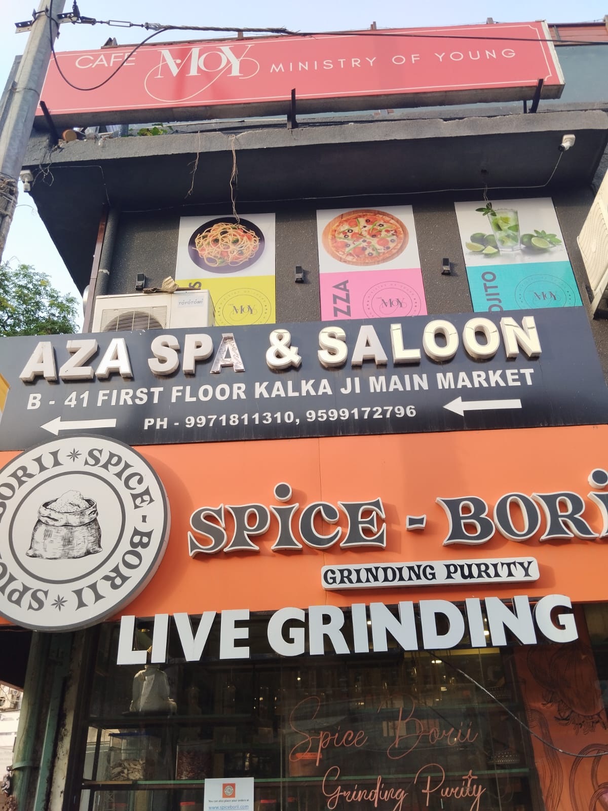 AZA SPA & SALOON room area