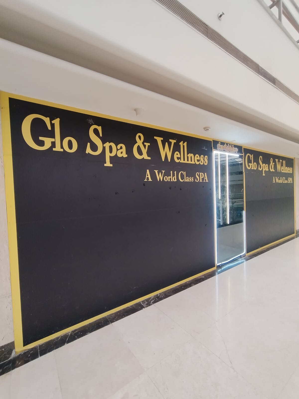 Glo Spa & Wellness room area